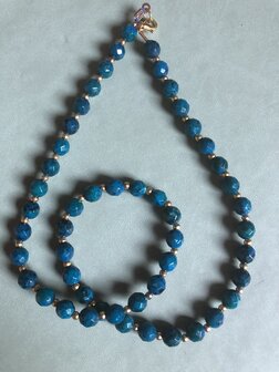 Ketting van gefacetteerde chrysocolla kralen