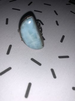 Mooie zilveren ring van larimar in halve maanvorm, maat 16,5