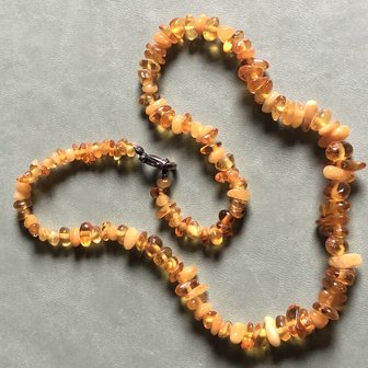 Ketting van geel - oranje barnsteen / amber