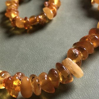 Ketting van geel - oranje barnsteen / amber