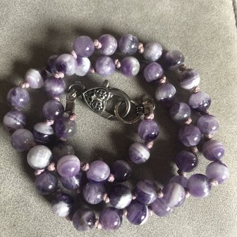 Ketting van ronde chevron amethist /amethyst kralen