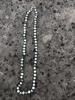 Ketting van boomagaat kralen van 6mm geknoopt