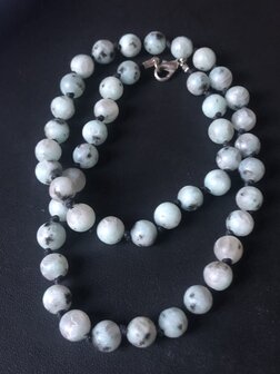 Ketting van kiwijaspis / sesamjaspis