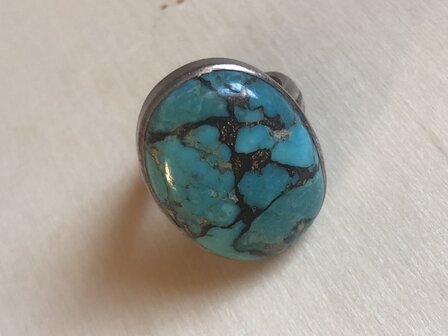 Prachtige zilveren ring van turquoise in koper, maat 17