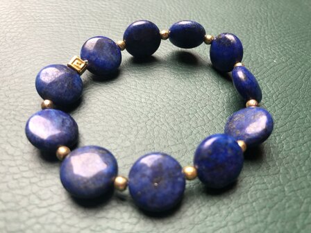 Bijzondere armband met lapis lazuli 