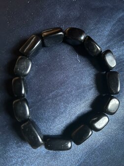 Armband van rechthoekige onyx kralen