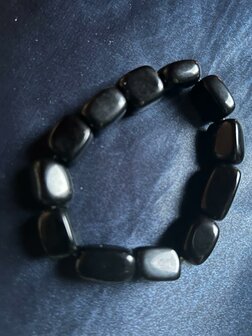 Kleine armband van rechthoekige onyx kralen