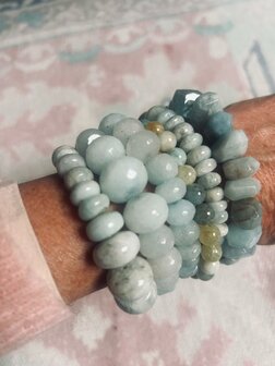 Prachtige armband met gefaceteerde aflopende aquamarijn kralen