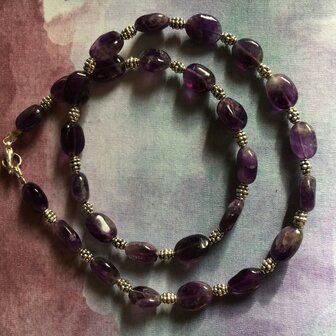 Ketting van dieppaarse ovalen amethisten /amethyst