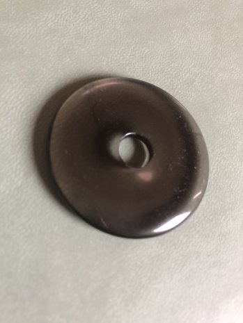Grote donut hanger van rookkwarts