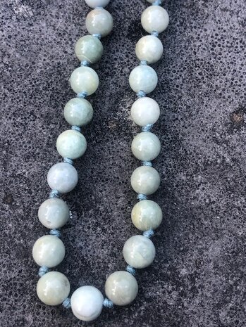 Mooie ketting met zeekleurig aquamarijn