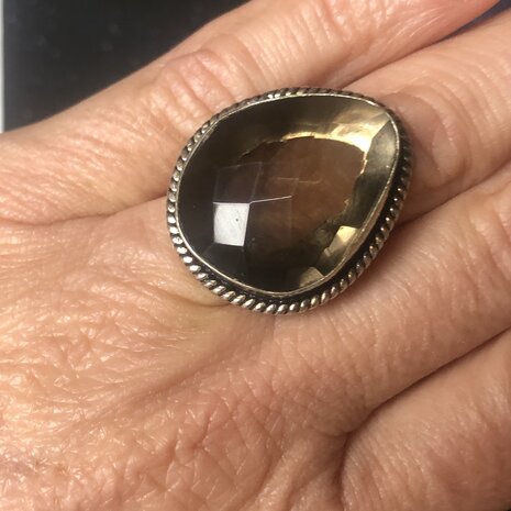 Grote zilveren 925 ring van rookkwarts (smokey quartz), maat 17