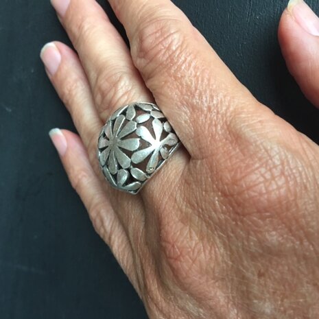 Geweldige silverplated verstelbare ring met bloemen