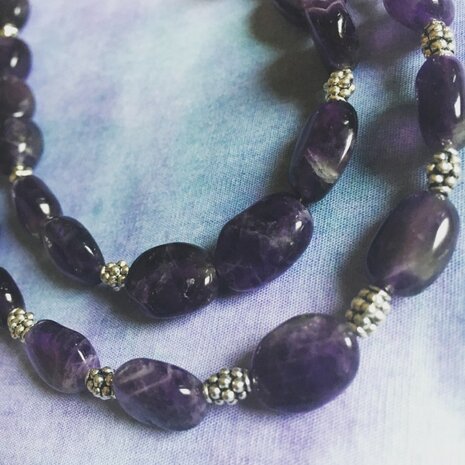 Ketting van dieppaarse ovalen amethisten /amethyst